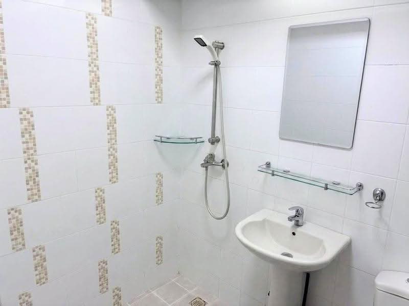 489 Admiralty Link, 489 Admiralty Link, Sembawang / Yishun, 3 Bedrooms, 1,033 sqft, HDB Flat For Sale, by Jose Loh Zhenhao, 500288206 - Bathroom - PropertyGuru.com.sg