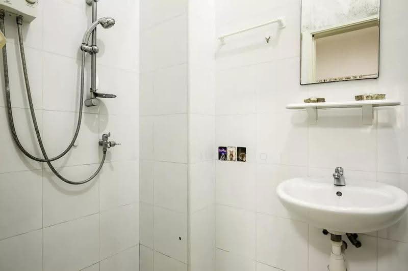 People's Park Complex, 1 Park Road, Boat Quay / Raffles Place / Marina, Room Rental, 150 sqft, Apartment For Rent, by Tay Shaoqi, 500288209 - Bathroom - PropertyGuru.com.sg