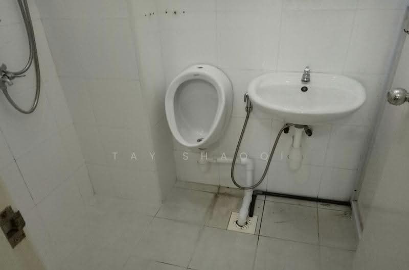 People's Park Complex, 1 Park Road, Boat Quay / Raffles Place / Marina, Room Rental, 150 sqft, Apartment For Rent, by Tay Shaoqi, 500288209 - Bathroom - PropertyGuru.com.sg