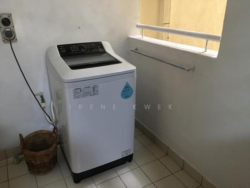 Simsville, 2 Geylang East Avenue 2, Eunos / Geylang / Paya Lebar, 2 Bedrooms, 980 sqft, Condominium For Sale, by Irene Kwek, 500288244 - Balcony - PropertyGuru.com.sg