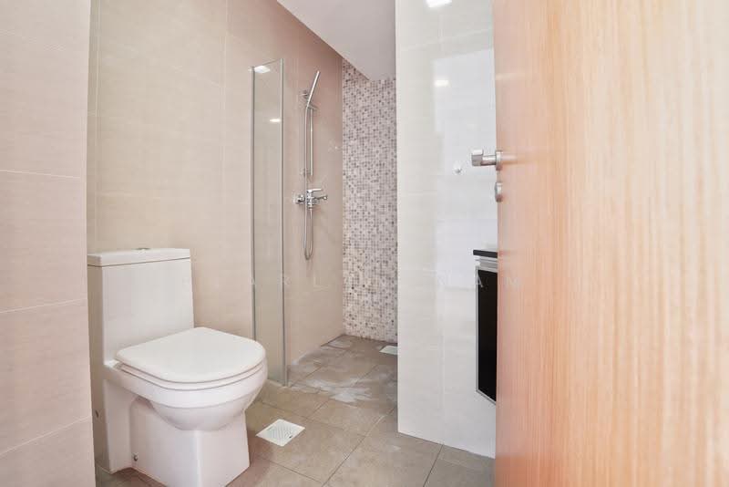 Loft @ Stevens, 68 Stevens Road, Tanglin / Holland / Bukit Timah, 2 Bedrooms, 764 sqft, Condominium For Sale, by Pearlyn Nam, 500288287 - Common Bathroom - PropertyGuru.com.sg