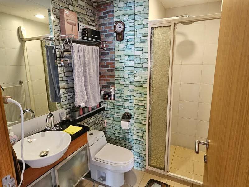 Kovan Melody, 25 Kovan Road, Hougang / Punggol / Sengkang, 3 Bedrooms, 1,237 sqft, Condominium For Sale, by Shawn Lim BC, 500288295 - Bathroom - PropertyGuru.com.sg