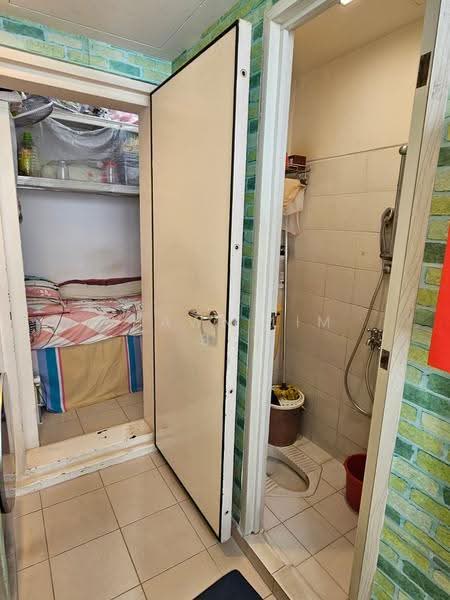 Kovan Melody, 25 Kovan Road, Hougang / Punggol / Sengkang, 3 Bedrooms, 1,237 sqft, Condominium For Sale, by Shawn Lim BC, 500288295 - Utility Room & Yard Toilet - PropertyGuru.com.sg