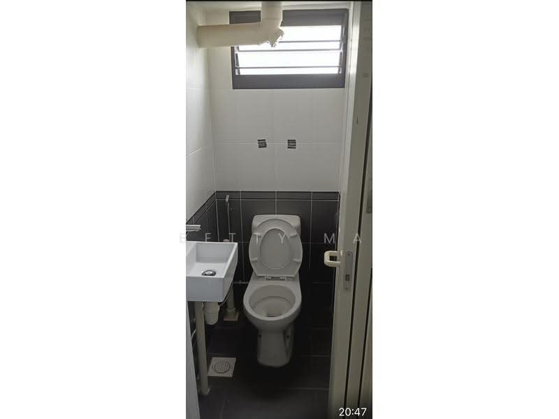 42 Telok Blangah Rise, 42 Telok Blangah Rise, Harbourfront / Telok Blangah, 2 Bedrooms, 635 sqft, HDB Flat For Sale, by Betty Ma, 500288310 - Bathroom - PropertyGuru.com.sg