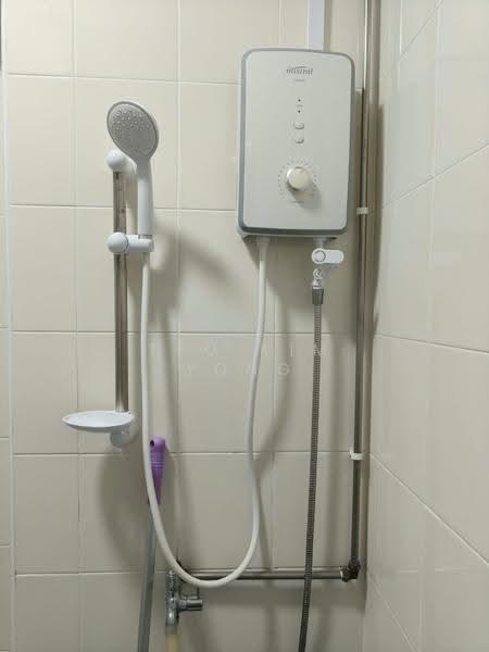 241 Hougang Street 22, 241 Hougang Street 22, Hougang / Punggol / Sengkang, Room Rental, 100 sqft, HDB Flat For Rent, by Teo Kim Yong, 500288317 - Bathroom - PropertyGuru.com.sg