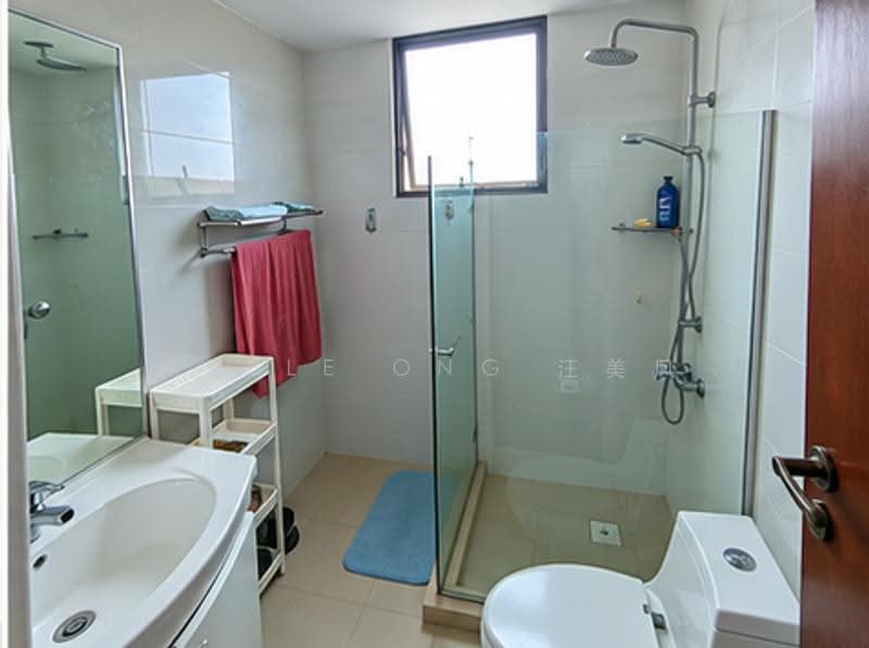 Parc Oasis, 35 Jurong East Avenue 1, Boon Lay / Jurong / Tuas, 4 Bedrooms, 1,506 sqft, Condominium For Sale, by Adele Ong 汪美凤, 500288326 - Bathroom - PropertyGuru.com.sg