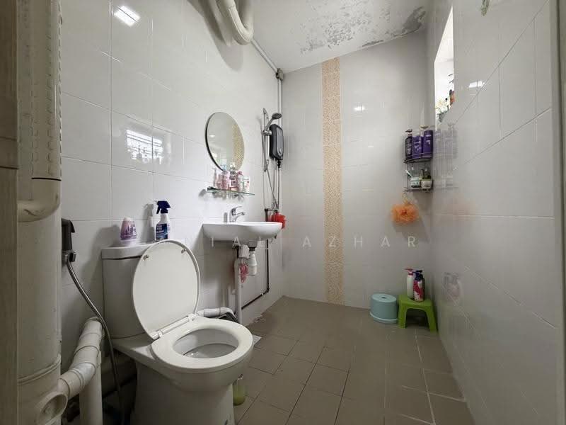 126 Pending Road, 126 Pending Road, Dairy Farm / Bukit Panjang / Choa Chu Kang, 3 Bedrooms, 1,109 sqft, HDB Flat For Sale, by Danial Azhar, 500288330 - Bathroom - PropertyGuru.com.sg