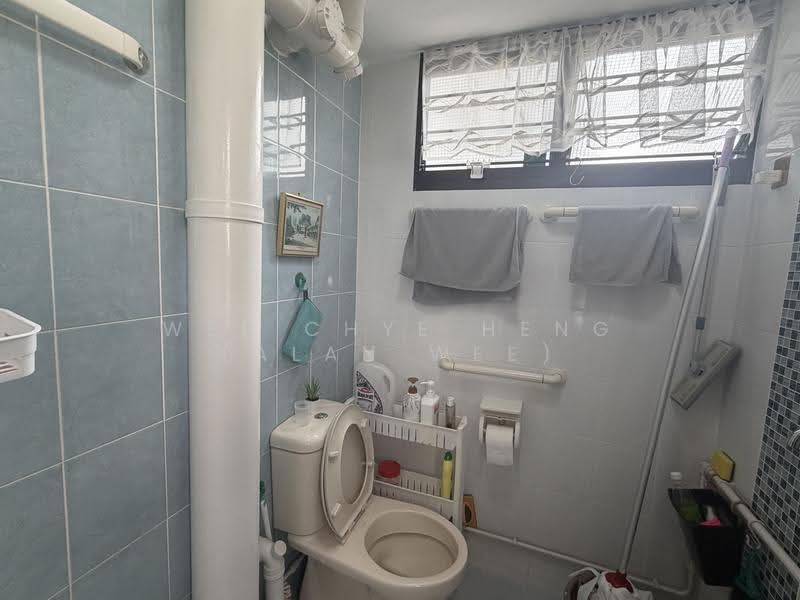 512 West Coast Drive, 512 West Coast Drive, Buona Vista / West Coast / Clementi New Town, Room Rental, 150 sqft, HDB Flat For Rent, by Wee Chye Heng (Alan Wee), 500288342 - Bathroom - PropertyGuru.com.sg