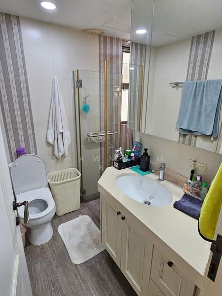 Parkview Apartments, 1 Bukit Batok Street 25, Dairy Farm / Bukit Panjang / Choa Chu Kang, 3 Bedrooms, 1,130 sqft, Apartment For Sale, by Shawn Lim BC, 500288356 - Bathroom - PropertyGuru.com.sg
