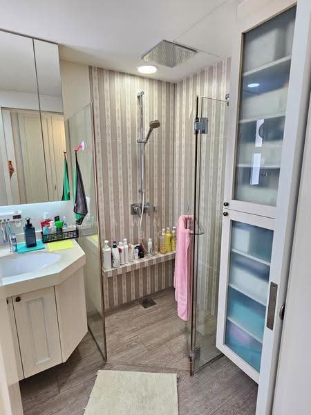 Parkview Apartments, 1 Bukit Batok Street 25, Dairy Farm / Bukit Panjang / Choa Chu Kang, 3 Bedrooms, 1,130 sqft, Apartment For Sale, by Shawn Lim BC, 500288356 - Bathroom - PropertyGuru.com.sg