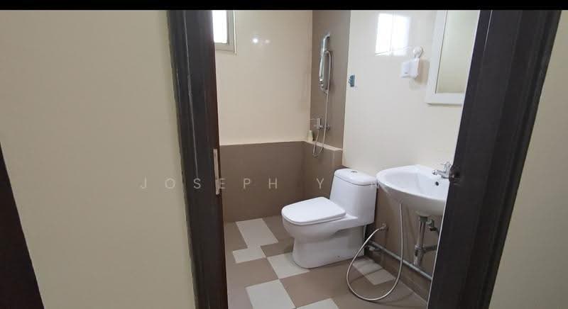 Orchid Park Condominium, 81 Yishun Street 81, Sembawang / Yishun, 3 Bedrooms, 1,250 sqft, Condominium For Sale, by Joseph Yong, 500288368 - Bathroom - PropertyGuru.com.sg