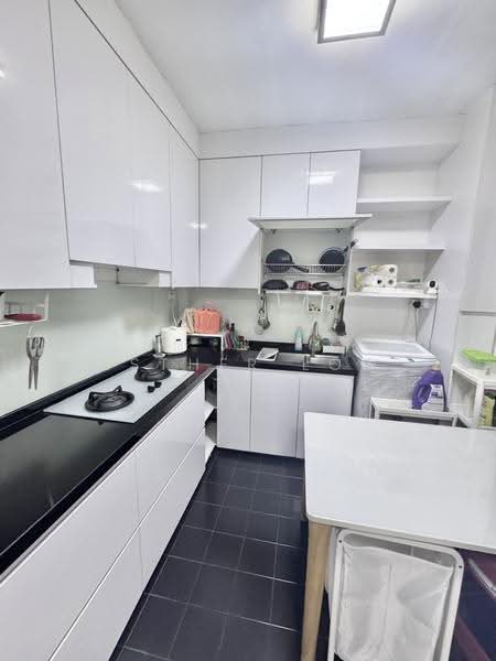 653B Jurong West Street 61, 653B Jurong West Street 61, Boon Lay / Jurong / Tuas, 3 Bedrooms, 1,195 sqft, HDB Flat For Rent, by Esther Low, 500288385 - Kitchen - PropertyGuru.com.sg