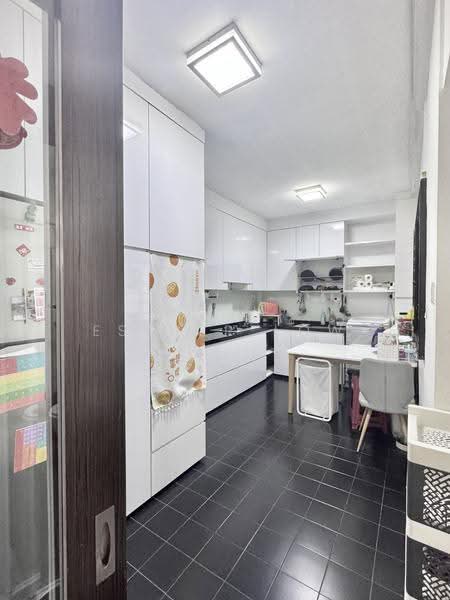 653B Jurong West Street 61, 653B Jurong West Street 61, Boon Lay / Jurong / Tuas, 3 Bedrooms, 1,195 sqft, HDB Flat For Rent, by Esther Low, 500288385 - Kitchen - PropertyGuru.com.sg