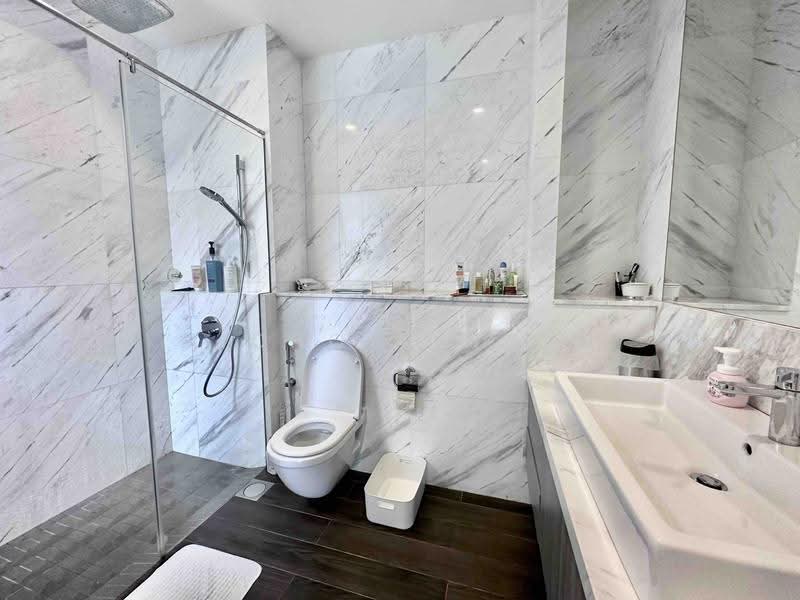 Three Three Robin, 33 Robin Road, Tanglin / Holland / Bukit Timah, 3 Bedrooms, 2,347 sqft, Apartment For Sale, by Nicholas Teo, 500288392 - Bathroom - PropertyGuru.com.sg