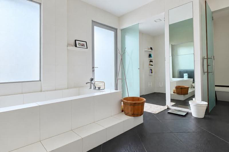 Wareham Road, Wareham Road, East Coast / Marine Parade, 8 Bedrooms, 8,465 sqft, Detached House For Sale, by Joyce Lye Hui Xin, 500288409 - Bathroom - PropertyGuru.com.sg