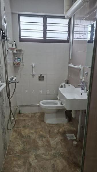 289 Tampines Street 22, 289 Tampines Street 22, Pasir Ris / Tampines, 3 Bedrooms, 1,356 sqft, HDB Flat For Sale, by Pandi C, 500288419 - Bathroom - PropertyGuru.com.sg
