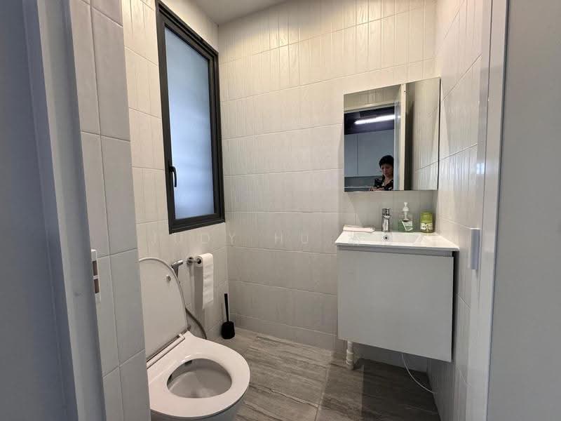 UB. One, 81 Ubi Avenue 4, Eunos / Geylang / Paya Lebar, 1,044 sqft, Light Industrial (B1) For Sale, by Judy Hu 胡艳, 500288426 - Bathroom - CommercialGuru.com.sg