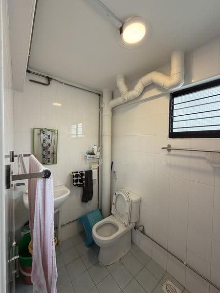 349 Woodlands Avenue 3, 349 Woodlands Avenue 3, Admiralty / Woodlands, 3 Bedrooms, 1,313 sqft, HDB Flat For Sale, by Colin Chee, 500288431 - Bathroom - PropertyGuru.com.sg