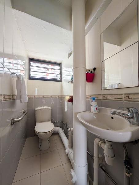 179 Toa Payoh Central, 179 Toa Payoh Central, Balestier / Toa Payoh, 3 Bedrooms, 904 sqft, HDB Flat For Sale, by Ray Lee, 500288435 - Bathroom - PropertyGuru.com.sg