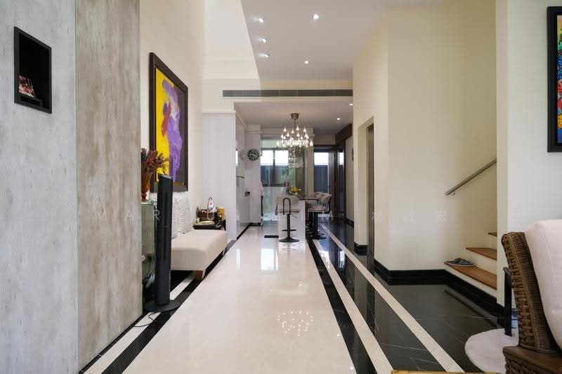 Opera Estate, 32 Jalan Bangsawan, East Coast / Marine Parade, 7 Bedrooms, 5,590 sqft, Semi-Detached House For Sale, by Marcus Lim 林政宏, 500288441 - Corridor - PropertyGuru.com.sg