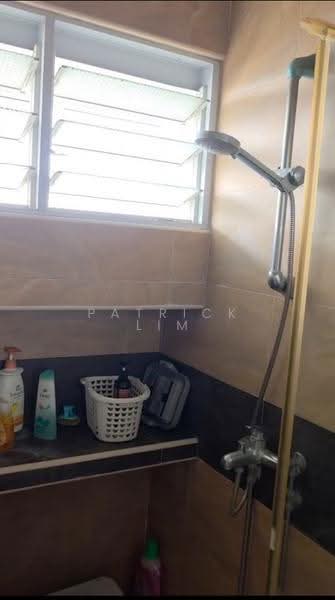 725 Pasir Ris Street 72, 725 Pasir Ris Street 72, Pasir Ris / Tampines, Room Rental, 180 sqft, HDB Flat For Rent, by Patrick Lim, 500288447 - Bathroom - PropertyGuru.com.sg
