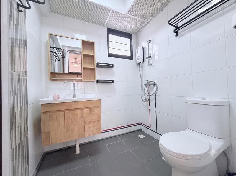 115B Jalan Ayer, 115B Jalan Ayer, Eunos / Geylang / Paya Lebar, 2 Bedrooms, 743 sqft, HDB Flat For Sale, by Sean Chua, 500288452 - Master Bathroom - PropertyGuru.com.sg