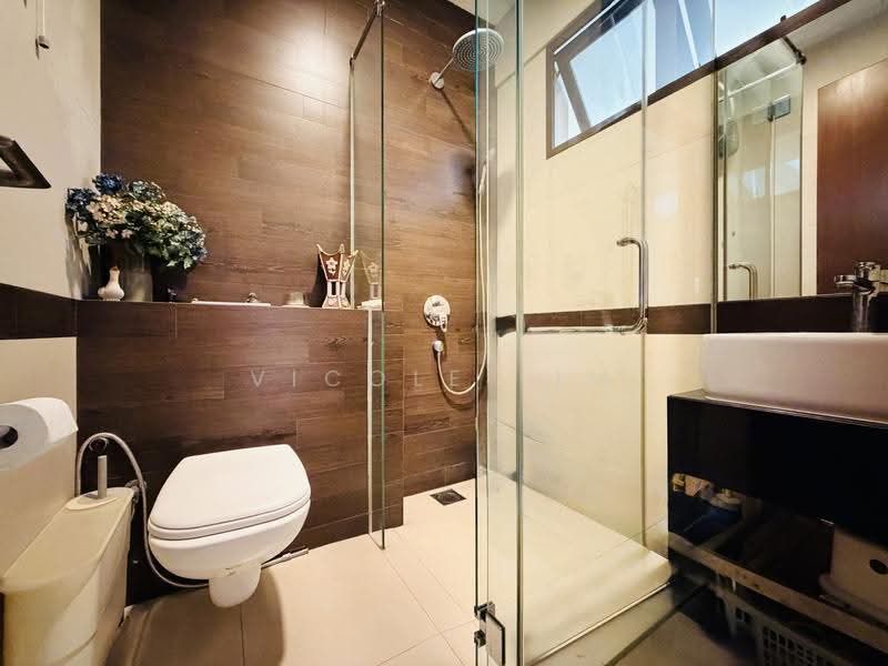 Rare Freehold 2-Storey Corner Terrace at West Coast Road, West Coast Road, Buona Vista / West Coast / Clementi New Town, 5 Bedrooms, 4,000 sqft, Corner Terrace For Sale, by Vicole Lim, 500288456 - Bathroom - PropertyGuru.com.sg