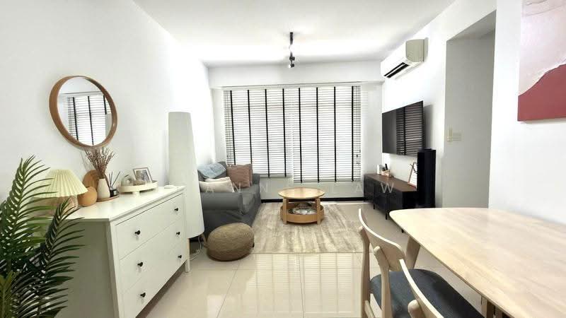 671A Yishun Avenue 4, 671A Yishun Avenue 4, Sembawang / Yishun, 2 Bedrooms, 732 sqft, HDB Flat For Sale, by Joanne Law, 500288458 - Living Room - PropertyGuru.com.sg