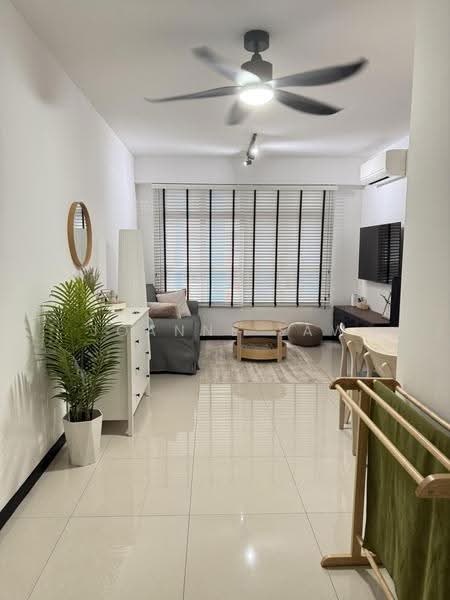 671A Yishun Avenue 4, 671A Yishun Avenue 4, Sembawang / Yishun, 2 Bedrooms, 732 sqft, HDB Flat For Sale, by Joanne Law, 500288458 - Living Room - PropertyGuru.com.sg