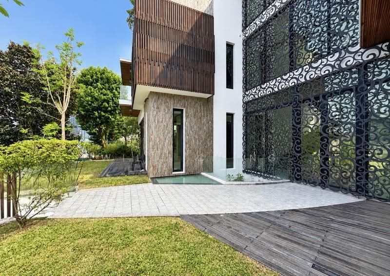 2-in-1 GCBA Hilltop Bungalow with Lift, Pool within prime Chancery estate (Dist 11), Newton / Novena, 10+ Bedrooms, 25,000 sqft, Good Class Bungalow For Sale, by Willi Ching, 500288460 - Exterior - PropertyGuru.com.sg