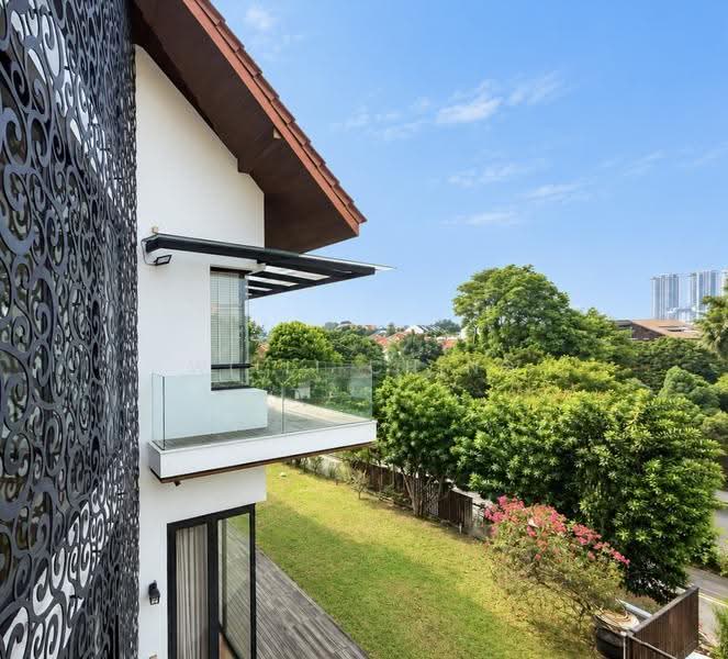 2-in-1 GCBA Hilltop Bungalow with Lift, Pool within prime Chancery estate (Dist 11), Newton / Novena, 10+ Bedrooms, 25,000 sqft, Good Class Bungalow For Sale, by Willi Ching, 500288460 - Exterior - PropertyGuru.com.sg