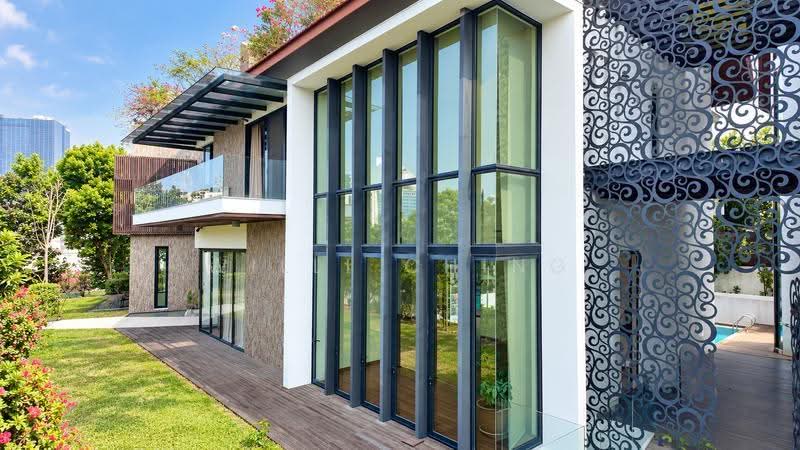 2-in-1 GCBA Hilltop Bungalow with Lift, Pool within prime Chancery estate (Dist 11), Newton / Novena, 10+ Bedrooms, 25,000 sqft, Good Class Bungalow For Sale, by Willi Ching, 500288460 - Exterior - PropertyGuru.com.sg