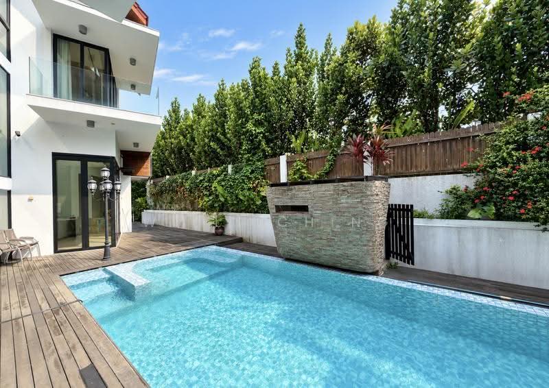 2-in-1 GCBA Hilltop Bungalow with Lift, Pool within prime Chancery estate (Dist 11), Newton / Novena, 10+ Bedrooms, 25,000 sqft, Good Class Bungalow For Sale, by Willi Ching, 500288460 - Exterior - PropertyGuru.com.sg