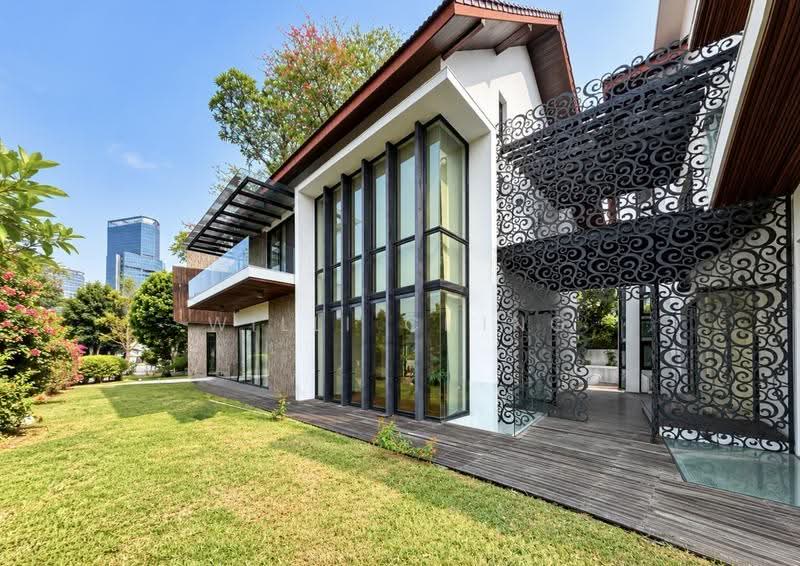 2-in-1 GCBA Hilltop Bungalow with Lift, Pool within prime Chancery estate (Dist 11), Newton / Novena, 10+ Bedrooms, 25,000 sqft, Good Class Bungalow For Sale, by Willi Ching, 500288460 - Exterior - PropertyGuru.com.sg