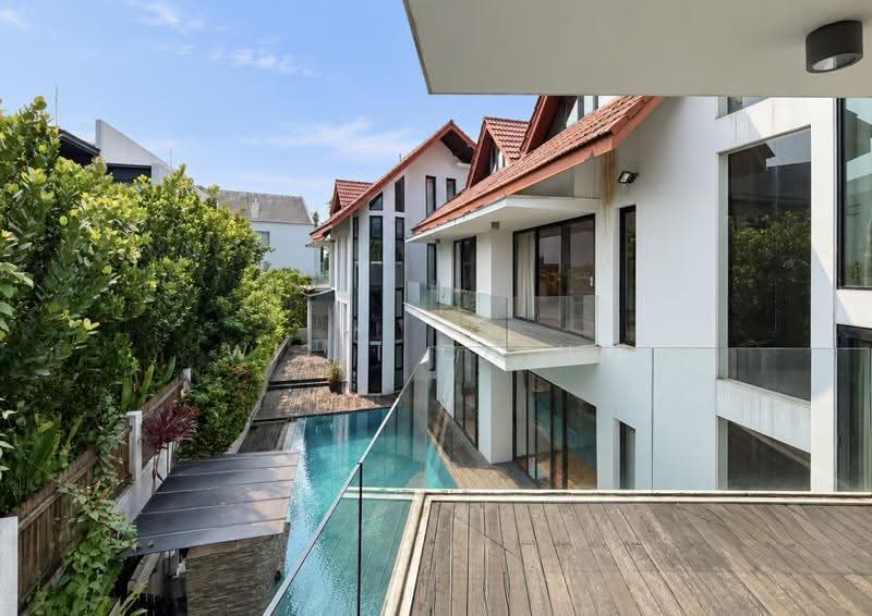 2-in-1 GCBA Hilltop Bungalow with Lift, Pool within prime Chancery estate (Dist 11), Newton / Novena, 10+ Bedrooms, 25,000 sqft, Good Class Bungalow For Sale, by Willi Ching, 500288460 - Exterior - PropertyGuru.com.sg