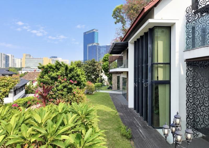 2-in-1 GCBA Hilltop Bungalow with Lift, Pool within prime Chancery estate (Dist 11), Newton / Novena, 10+ Bedrooms, 25,000 sqft, Good Class Bungalow For Sale, by Willi Ching, 500288460 - Exterior - PropertyGuru.com.sg