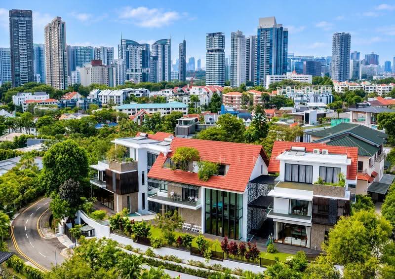 2-in-1 GCBA Hilltop Bungalow with Lift, Pool within prime Chancery estate (Dist 11), Newton / Novena, 10+ Bedrooms, 25,000 sqft, Good Class Bungalow For Sale, by Willi Ching, 500288460 - Exterior - PropertyGuru.com.sg