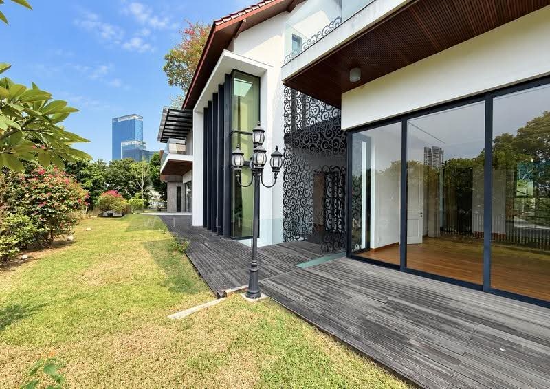 2-in-1 GCBA Hilltop Bungalow with Lift, Pool within prime Chancery estate (Dist 11), Newton / Novena, 10+ Bedrooms, 25,000 sqft, Good Class Bungalow For Sale, by Willi Ching, 500288460 - Exterior - PropertyGuru.com.sg