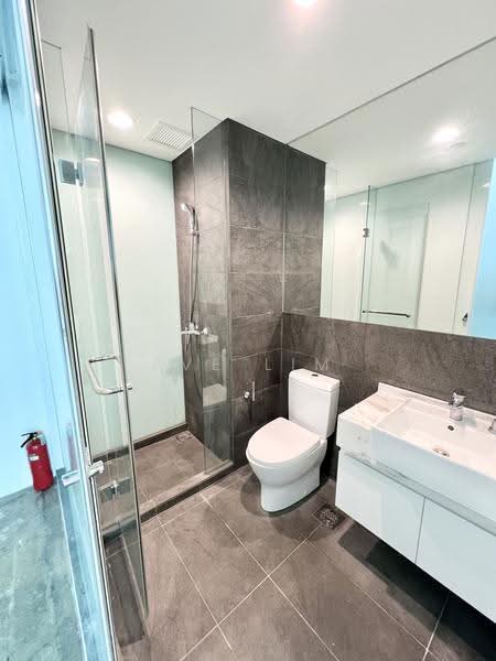 ARC 380, 380 Jalan Besar, Farrer Park / Serangoon Rd, 1,464 sqft, Office For Sale, by Eve Lim, 500288461 - Bathroom - CommercialGuru.com.sg