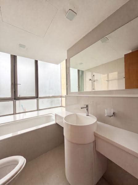 Convenience & Spacious Renovated 3BR near MRT and Mall, Hougang / Punggol / Sengkang, 3 Bedrooms, 1,508 sqft, Condominium For Sale, by Kyle Ng, 500288462 - Bathroom - PropertyGuru.com.sg