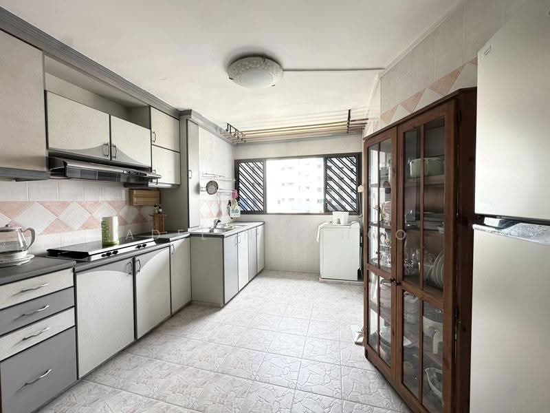 328 Hougang Avenue 5, 328 Hougang Avenue 5, Hougang / Punggol / Sengkang, 3 Bedrooms, 1,033 sqft, HDB Flat For Sale, by Adeline Choo, 500288463 - Kitchen - PropertyGuru.com.sg