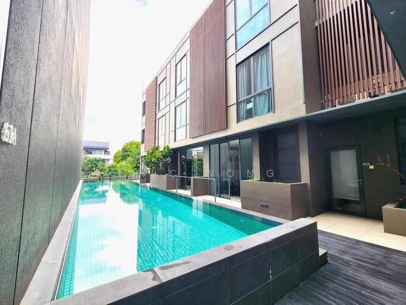 Senyum Residences, 65 Jalan Senyum, Eunos / Geylang / Paya Lebar, Room Rental, 200 sqft, Cluster House For Rent, by Eric Wong, 500288464 - Pool - PropertyGuru.com.sg
