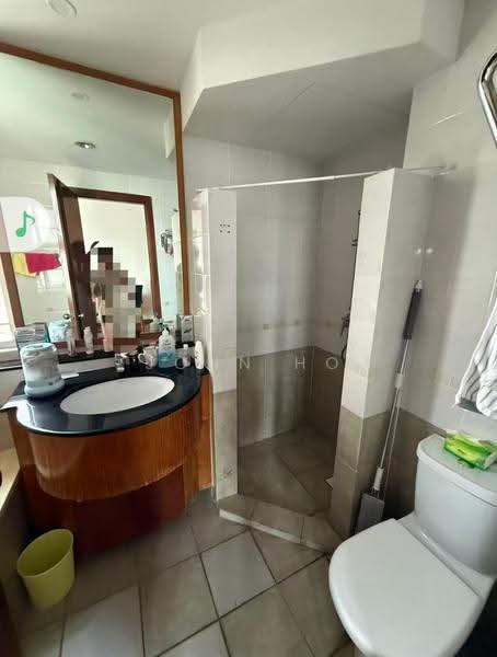 The Floravale, 236 Westwood Avenue, Boon Lay / Jurong / Tuas, Room Rental, 150 sqft, Condominium For Rent, by John Ho, 500288470 - Bathroom - PropertyGuru.com.sg