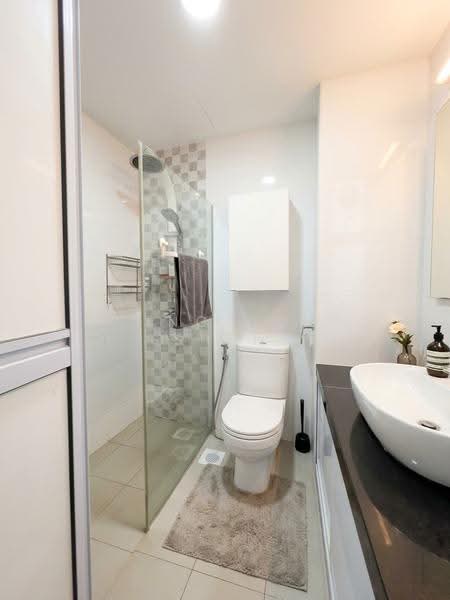 West Bay Condo, 54 West Coast Crescent, Buona Vista / West Coast / Clementi New Town, 2 Bedrooms, 936 sqft, Condominium For Sale, by Ling Poh Shen, 500288482 - Bathroom - PropertyGuru.com.sg