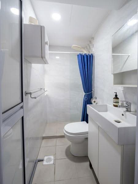 West Bay Condo, 54 West Coast Crescent, Buona Vista / West Coast / Clementi New Town, 2 Bedrooms, 936 sqft, Condominium For Sale, by Ling Poh Shen, 500288482 - Bathroom - PropertyGuru.com.sg