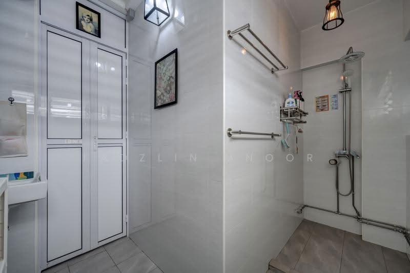 101 Pasir Ris Street 12, 101 Pasir Ris Street 12, Pasir Ris / Tampines, 4 Bedrooms, 1,604 sqft, HDB Flat For Sale, by Fadzlin MNoor, 500288495 - Bathroom - PropertyGuru.com.sg