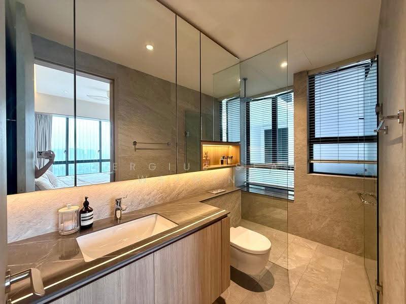 d'Leedon (Former Farrer Court), 7 Leedon Heights, Tanglin / Holland / Bukit Timah, 3 Bedrooms, 1,216 sqft, Condominium For Sale, by Sergius Seah Weiming, 500288518 - Master Bathroom - PropertyGuru.com.sg