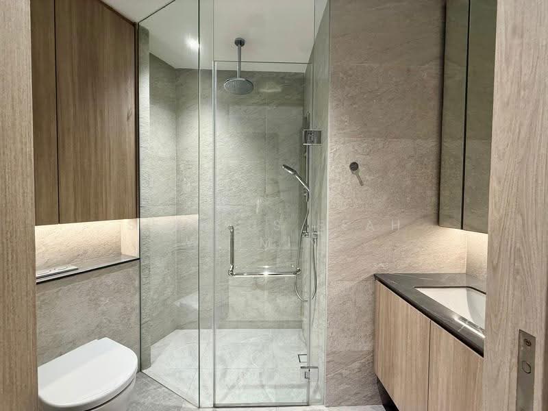 d'Leedon (Former Farrer Court), 7 Leedon Heights, Tanglin / Holland / Bukit Timah, 3 Bedrooms, 1,216 sqft, Condominium For Sale, by Sergius Seah Weiming, 500288518 - Common Bathroom - PropertyGuru.com.sg