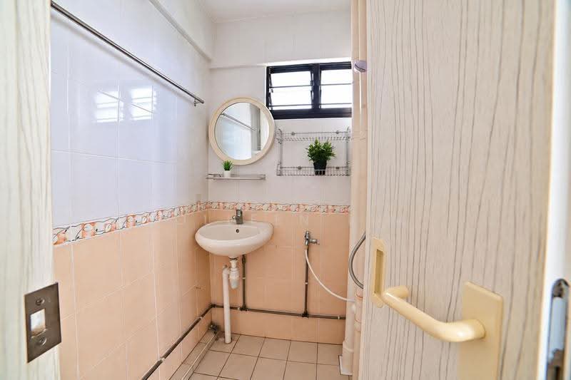 Blk 1 hougang avenue 3, Avenue 3, 2 Bedrooms, 753 sqft, HDB Flat For Sale, by Colleen Lim, 500288523 - Bathroom - PropertyGuru.com.sg