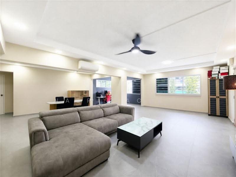 436 Jurong West Avenue 1, 436 Jurong West Avenue 1, Boon Lay / Jurong / Tuas, 3 Bedrooms, 1,431 sqft, HDB Flat For Sale, by Nazri Baobed, 500288538 - Living Room - PropertyGuru.com.sg